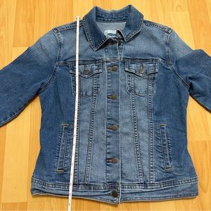 Up for sale is an Old Navy Button Up Long Sleeve Denim Jacket with Pockets!